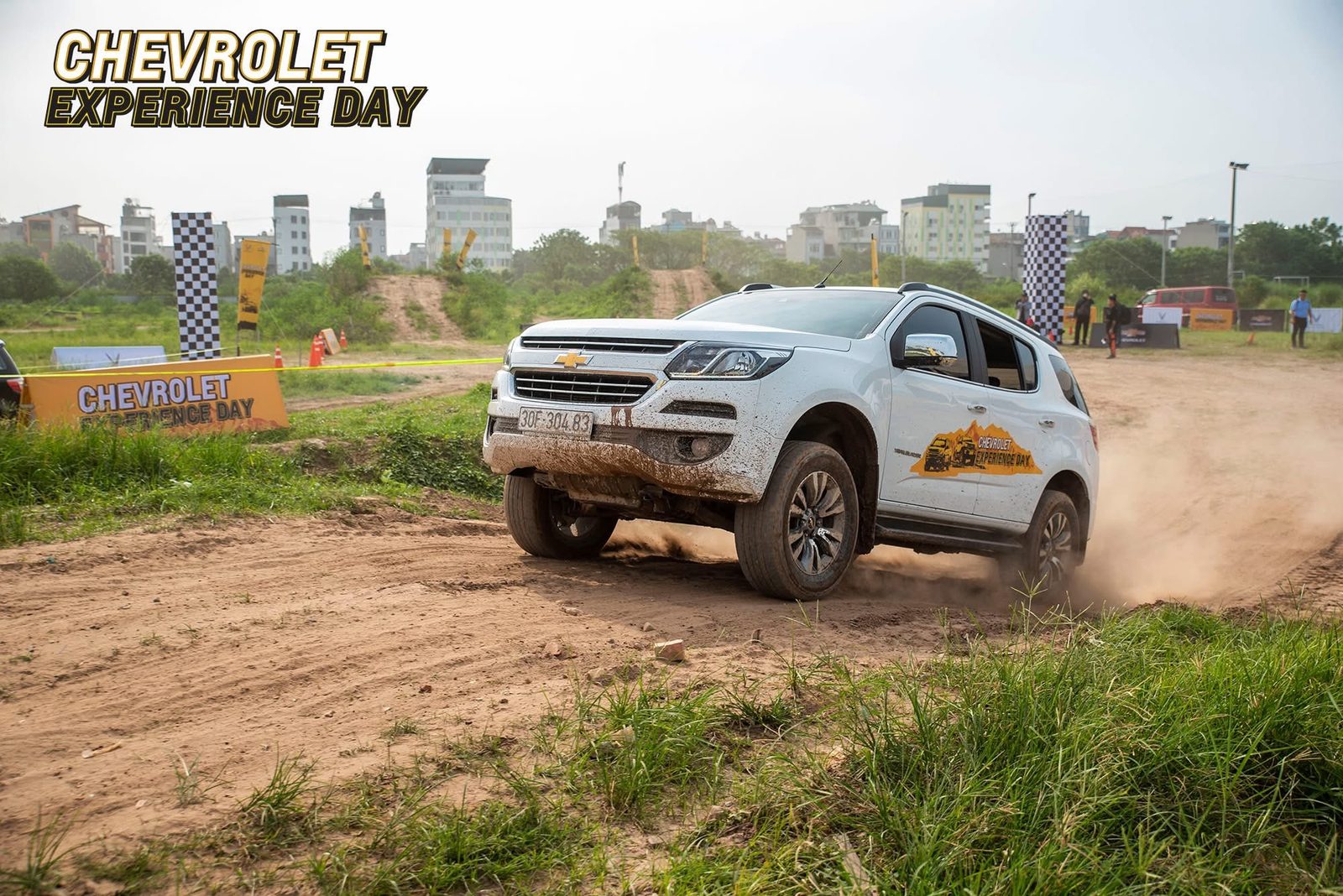 Chevrolet Trailblazer off-road in dust